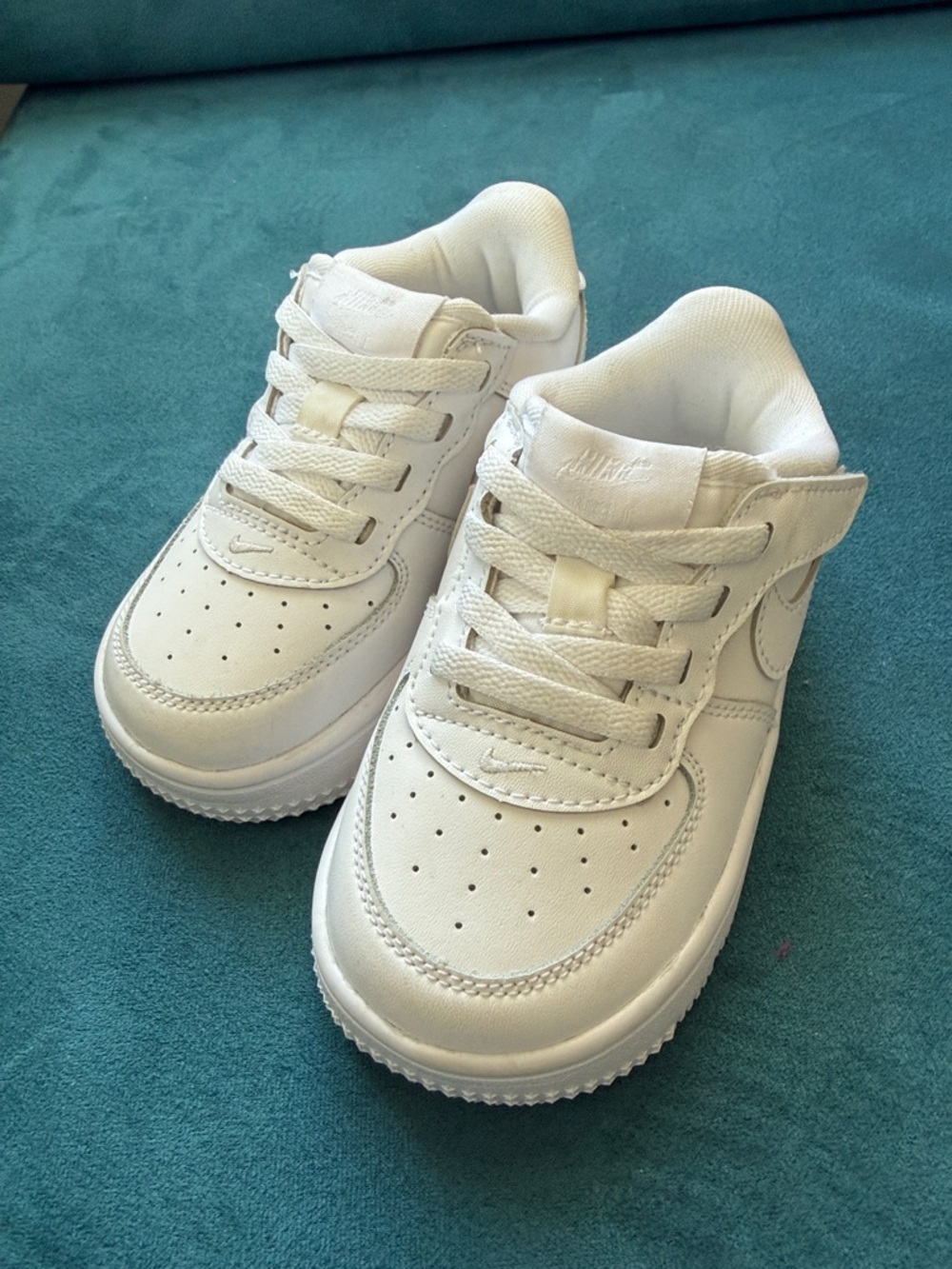 Nike Kids White Low-Top Sneakers with Hook-and-Loop Strap